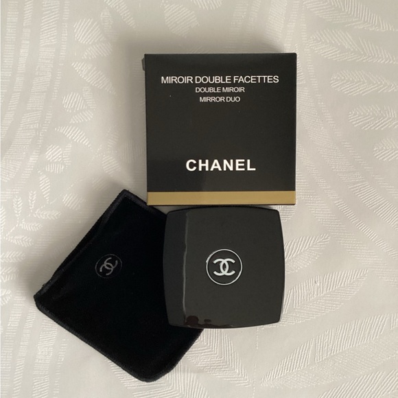 NEW CHANEL Black Compact Mirror - Picture 1 of 7